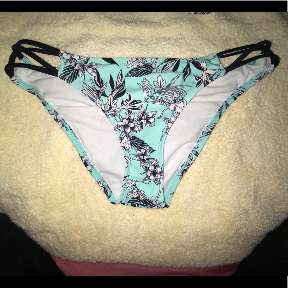 Bikini set - Picture 2 of 6